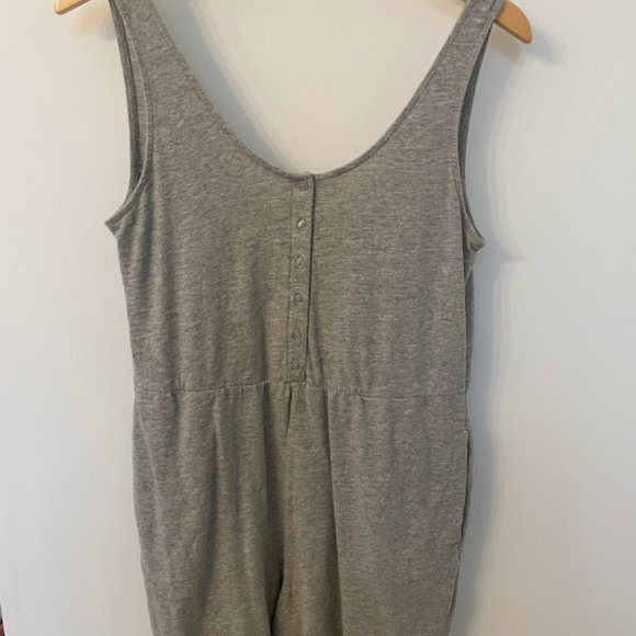 GAP Sleeveless Romper - Picture 3 of 8